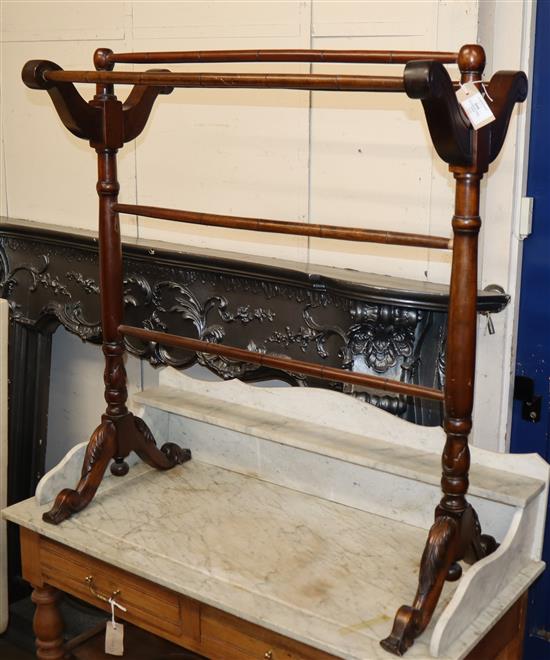 A Victorian towel airer